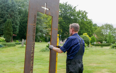 „Tore in die Ewigkeit“ auf dem Friedhof Bergkirchen Bergstadt